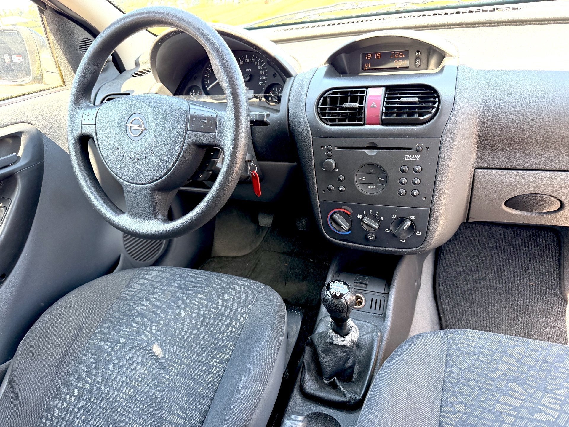 Foto 4 van Opel Corsa 1.0-12V Comfort LAGE KM's 156346 NAP auto is rijb