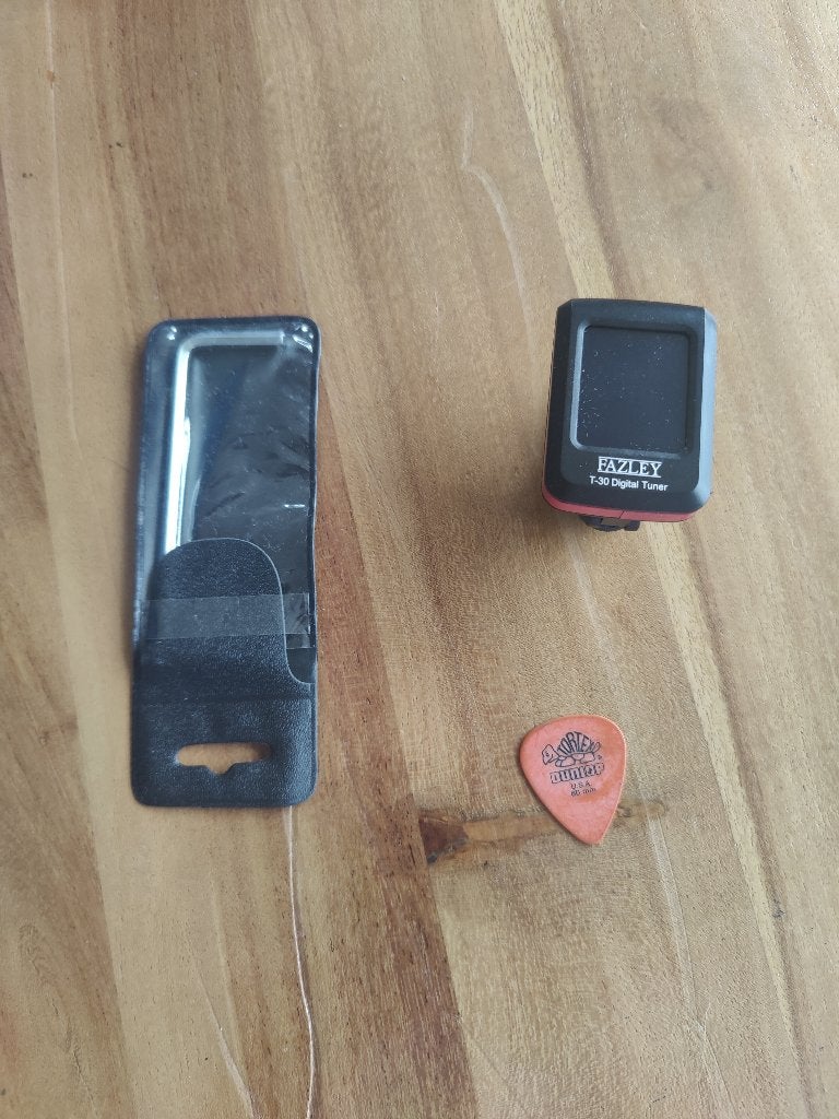 Foto 6 van Fender CD-60 Dread V3 plus clip on tuner en tas