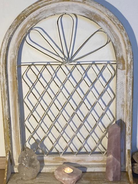 Decoratief houten wandrek / raamdecoratie – brocante stijl, Ophalen