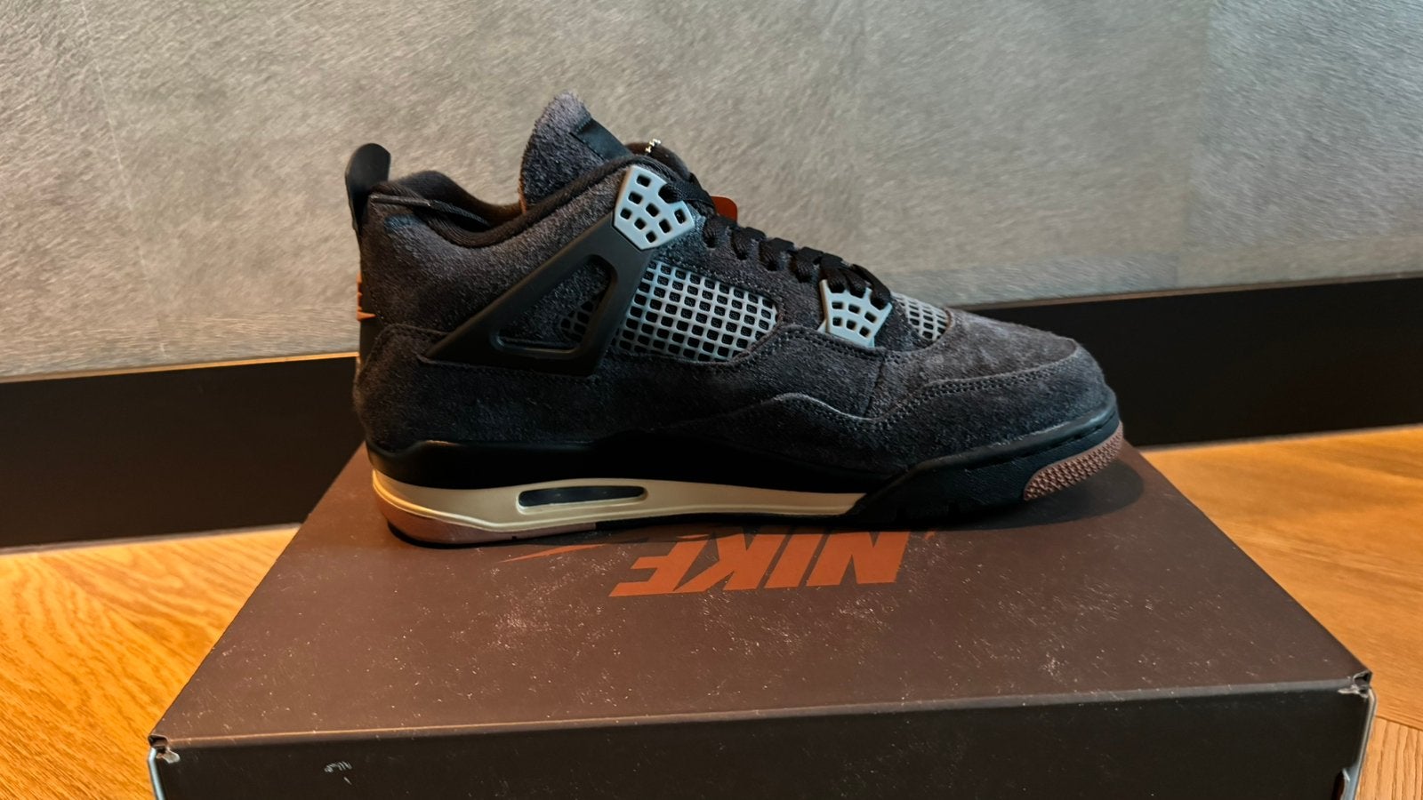 Nike Air Jordan Retro 4 ‘London’ nieuw, Kleding | Heren, Ophalen of Verzenden, Nieuw, Overige kleuren, Sneakers of Gympen