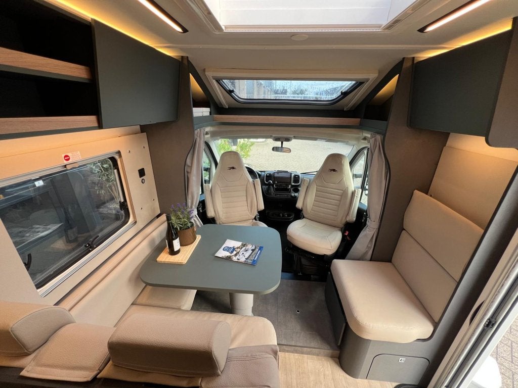Laika Kosmo 409 L automaat enkele bedden, 2026 als nieuw, Verwarmde buitenspiegels, Ringverwarming, Fiat, Bedrijf
