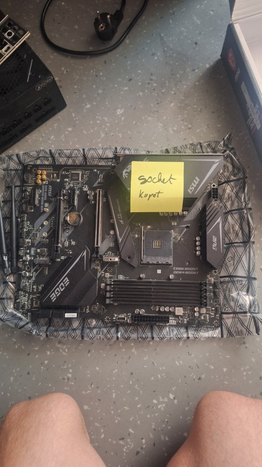 MSI Moederbord met defecte socket - voor onderdelen, Computers en Software, Moederborden, Ophalen, Niet werkend, DDR4, Defect