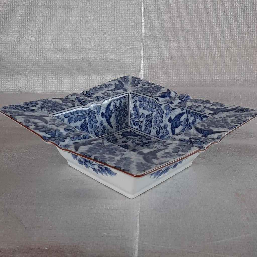 Sanyo Pottery Ryuho vierkante asbak blauw-wit vogel design, Ophalen