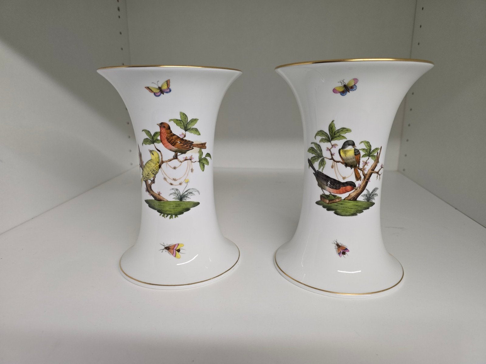 2 Herend Hongaarse vazen met vogel- en vlindermotief, Ophalen of Verzenden
