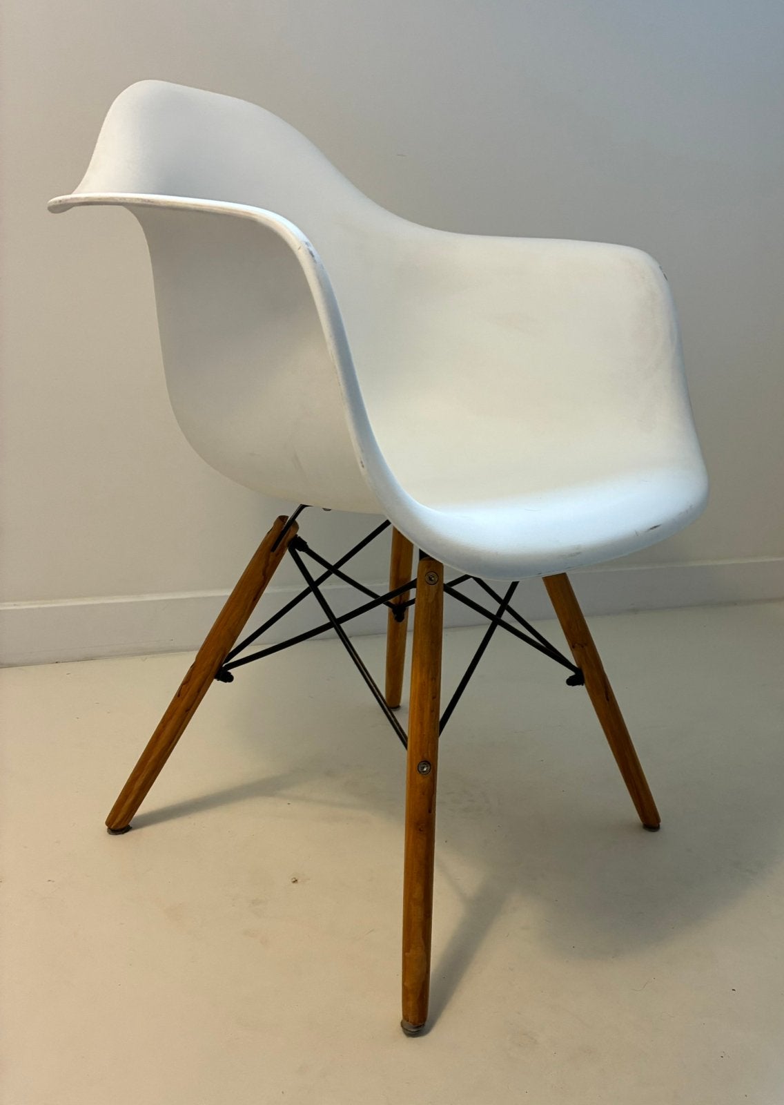Eames DAW Design Stoel Replica – Wit met Houten Onderstel, Huis en Inrichting, Stoelen, Ophalen, Wit, Zo goed als nieuw, Eén
