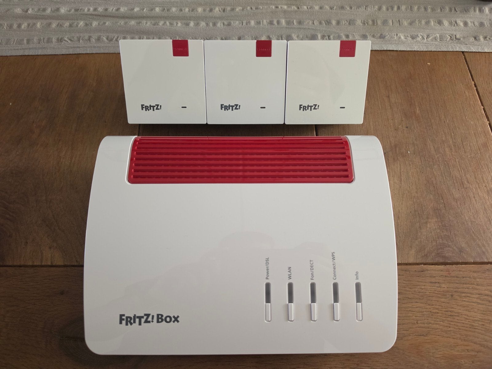 FRITZ!Box 7590 AX met 3x FRITZ!Repeater 1200 AX Mesh Set, Computers en Software, Routers en Modems, Ophalen, Zo goed als nieuw