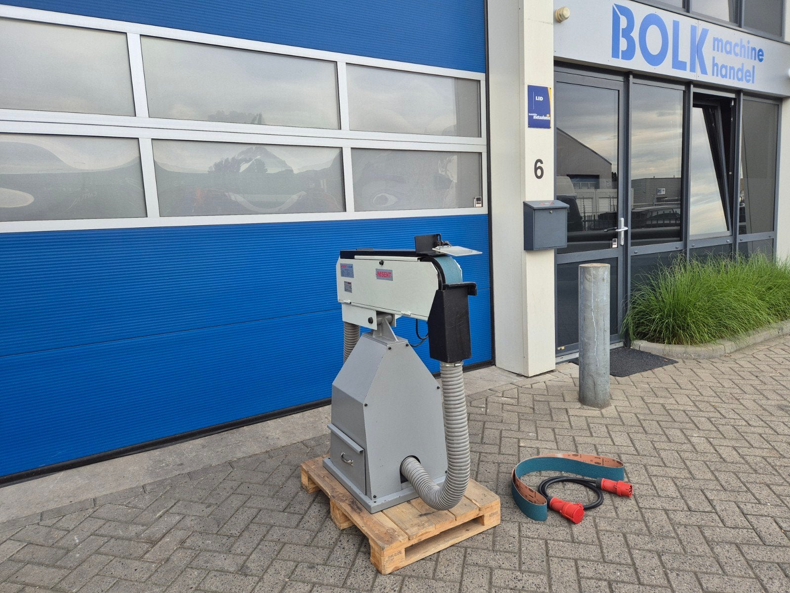 Wisent Bandschuurmachine met Afzuiging Bj. 2022 Nieuwstaat!, Doe-het-zelf en Verbouw, Gereedschap | Schuurmachines, Ophalen of Verzenden