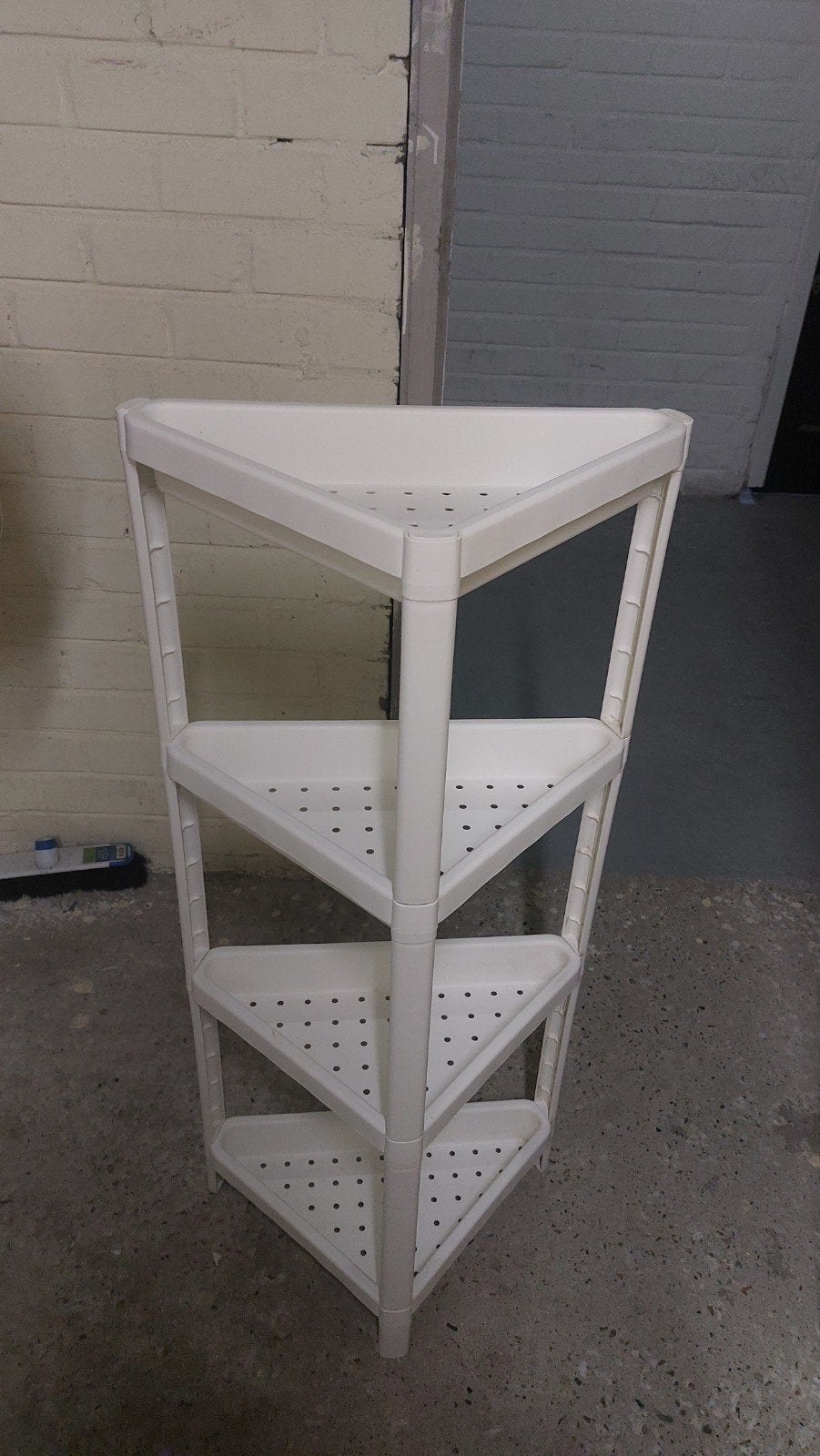 Handig wit kunststof hoekrekje met 4 planken, Ophalen of Verzenden, Gebruikt