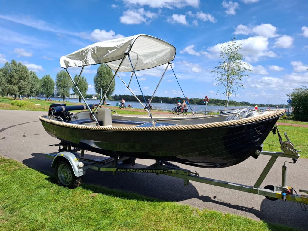 Mooie Juniko sloep met 15 pk motor., Ophalen, Trailer