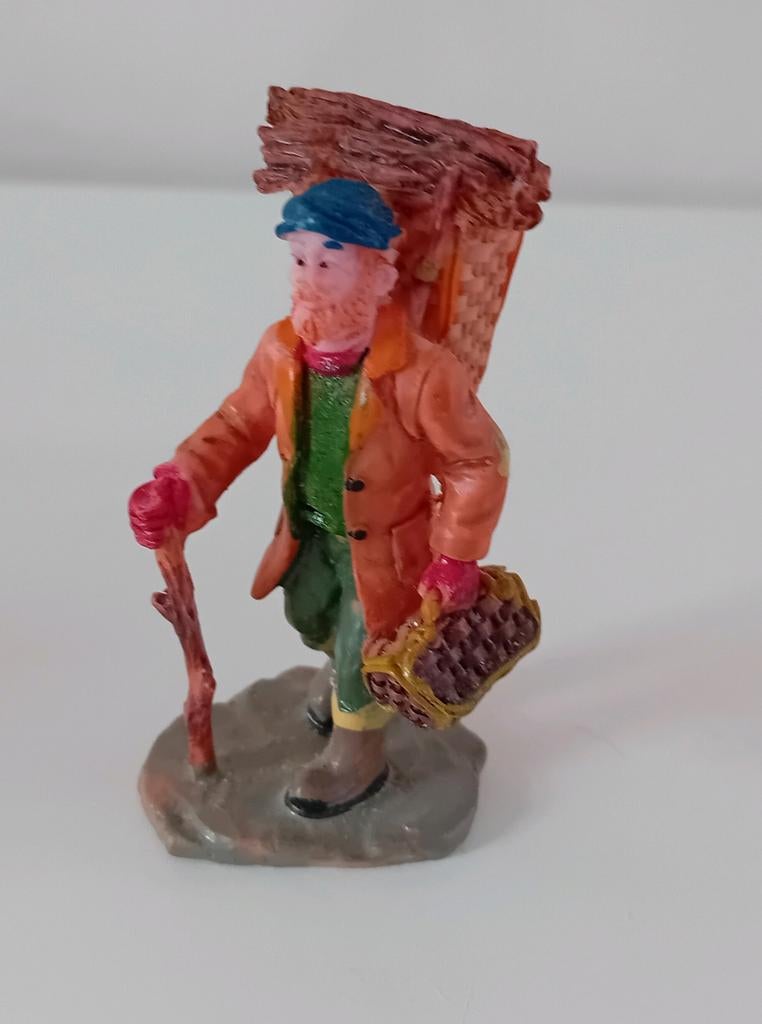 Lemax gathering kindling, retired, Lemax figuur Kerstdorp, Ophalen of Verzenden
