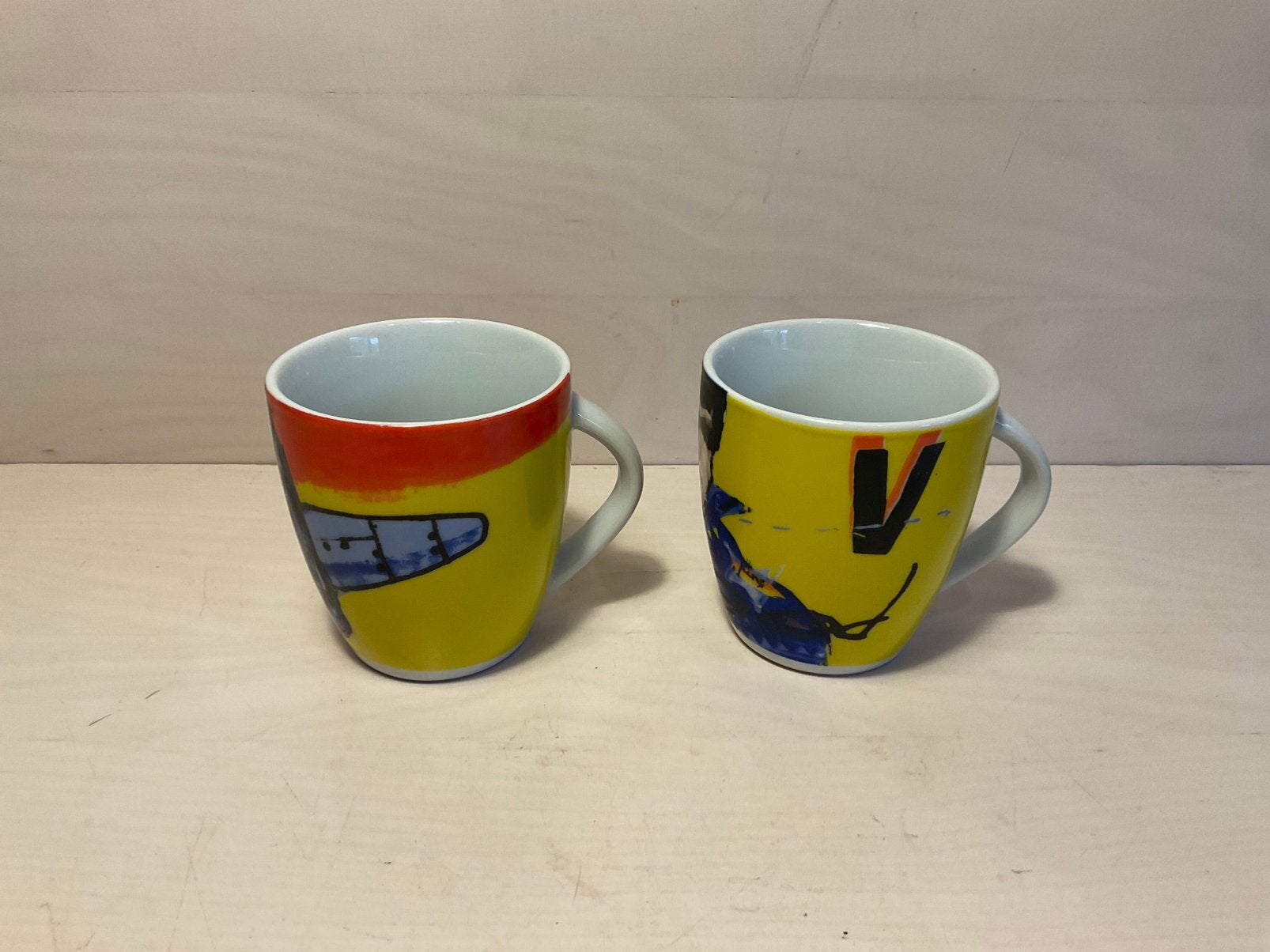 Twee Herman Brood mokjes kopje hoogte 75 mm, Ophalen of Verzenden, Zo goed als nieuw, Overige stijlen, Kop(pen) en/of Schotel(s)