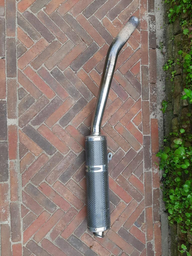 Motoruitlaat Lazer., Ophalen