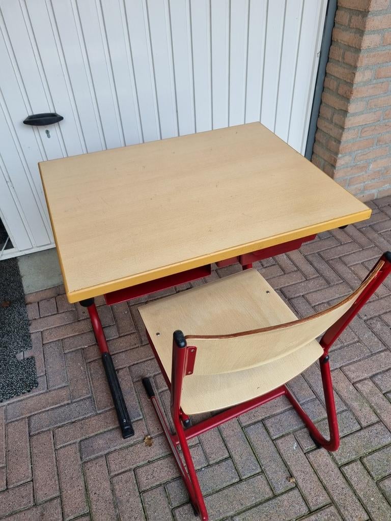 Schooltafel met bureau, Ophalen
