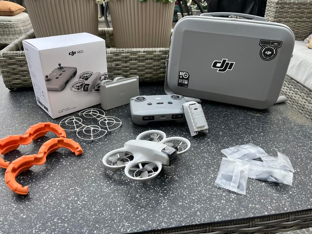 DJI Neo met RC-N3 controller, Audio, Tv en Foto, Drones, Cameradrone, Zo goed als nieuw, DJI, 1 tot 5 kilometer