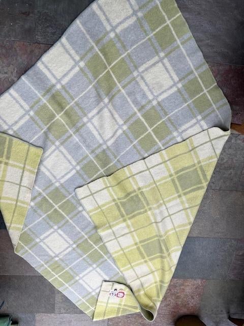 Wollen deken van Wijk  lichte kleuren grijs creme geel, Huis en Inrichting, Woonaccessoires | Plaids en Woondekens, Verzenden