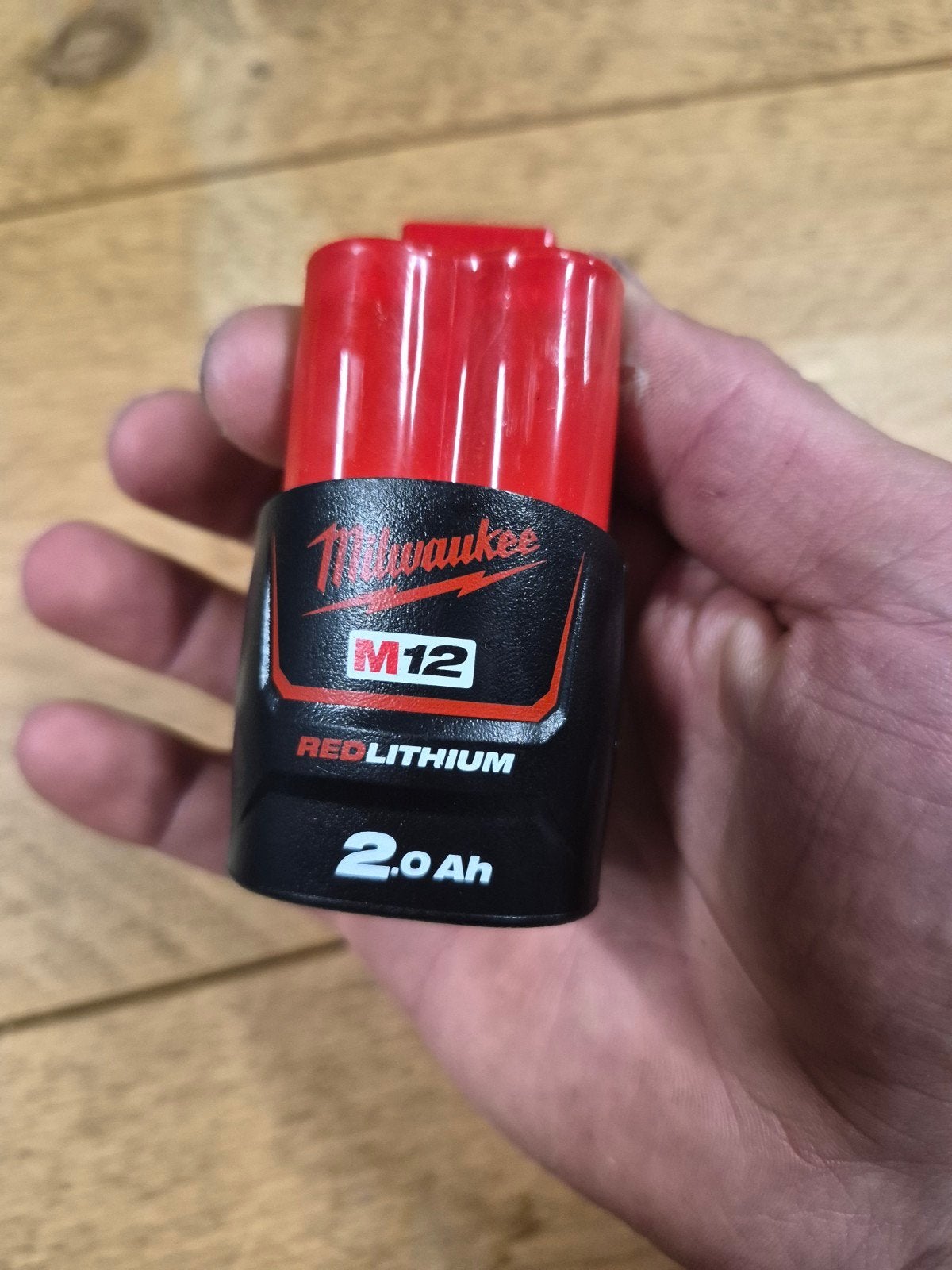 Milwaukee M12 2.0ah accu, Ophalen of Verzenden