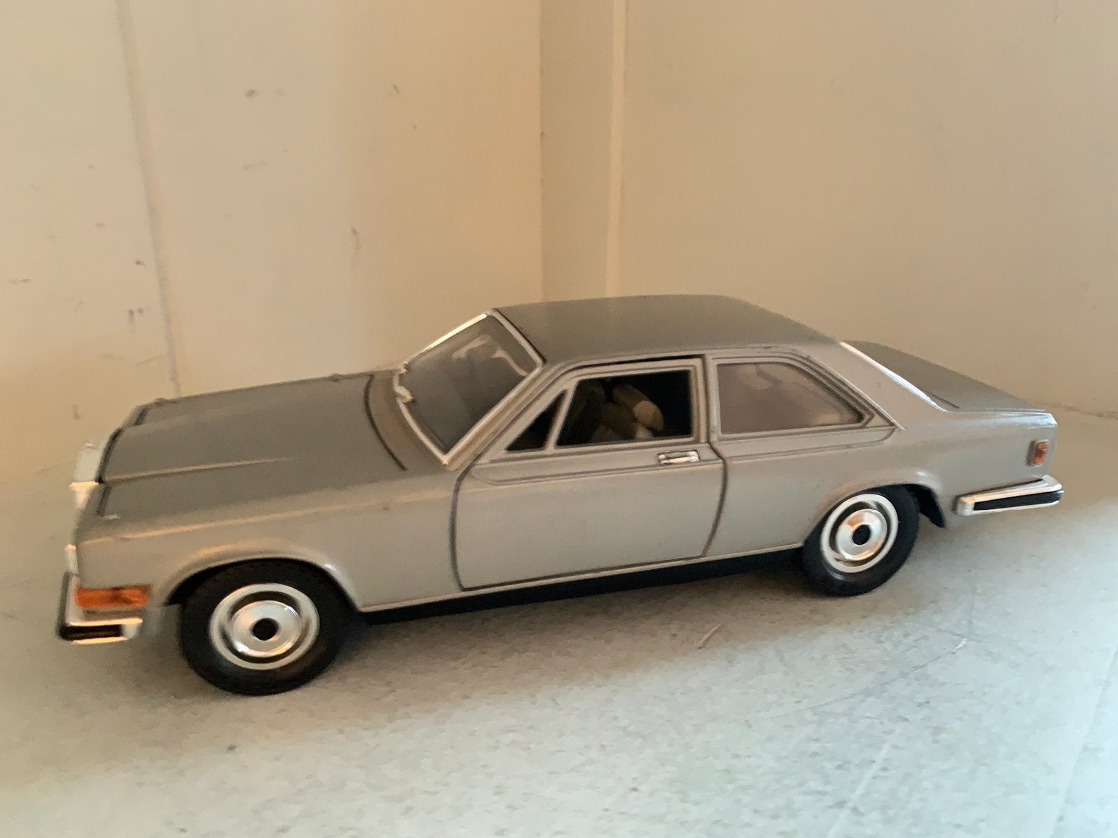 Bburago Rolls-Royce Camargue - 1:22 (Groot), Overige merken, Auto, Groter dan 1:32, Ophalen of Verzenden