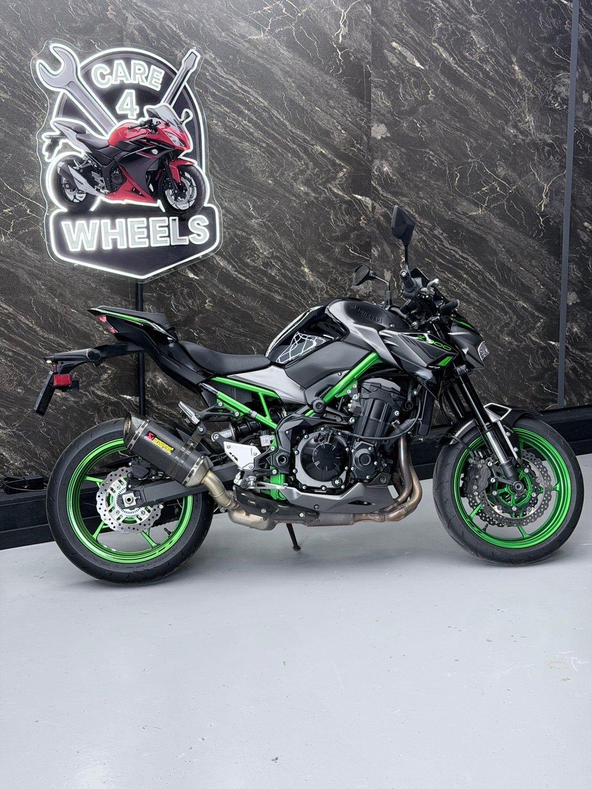Kawasaki Z900 - Naked Bike met Akrapovic uitlaat, 4 cilinders, Motorrijbewijs A, Gebruikt, 900 cc