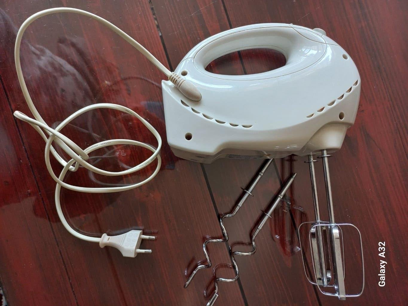 Hema handmixer met gardes en deeghaken, Ophalen of Verzenden, Zo goed als nieuw, 3 snelheden of meer