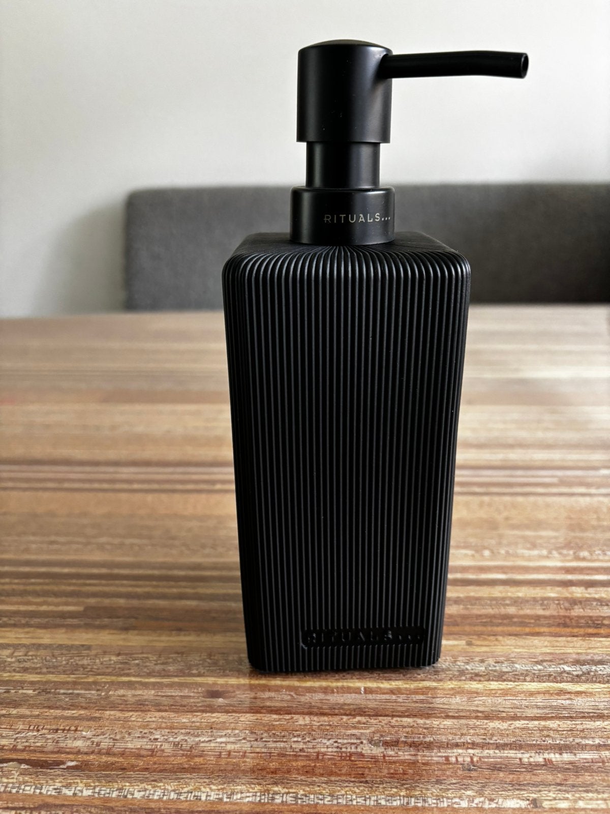 Acora zeepdispenser van Rituals 385 ml, Huis en Inrichting, Badkamer | Badtextiel en Accessoires, Nieuw, Overige merken, Zwart