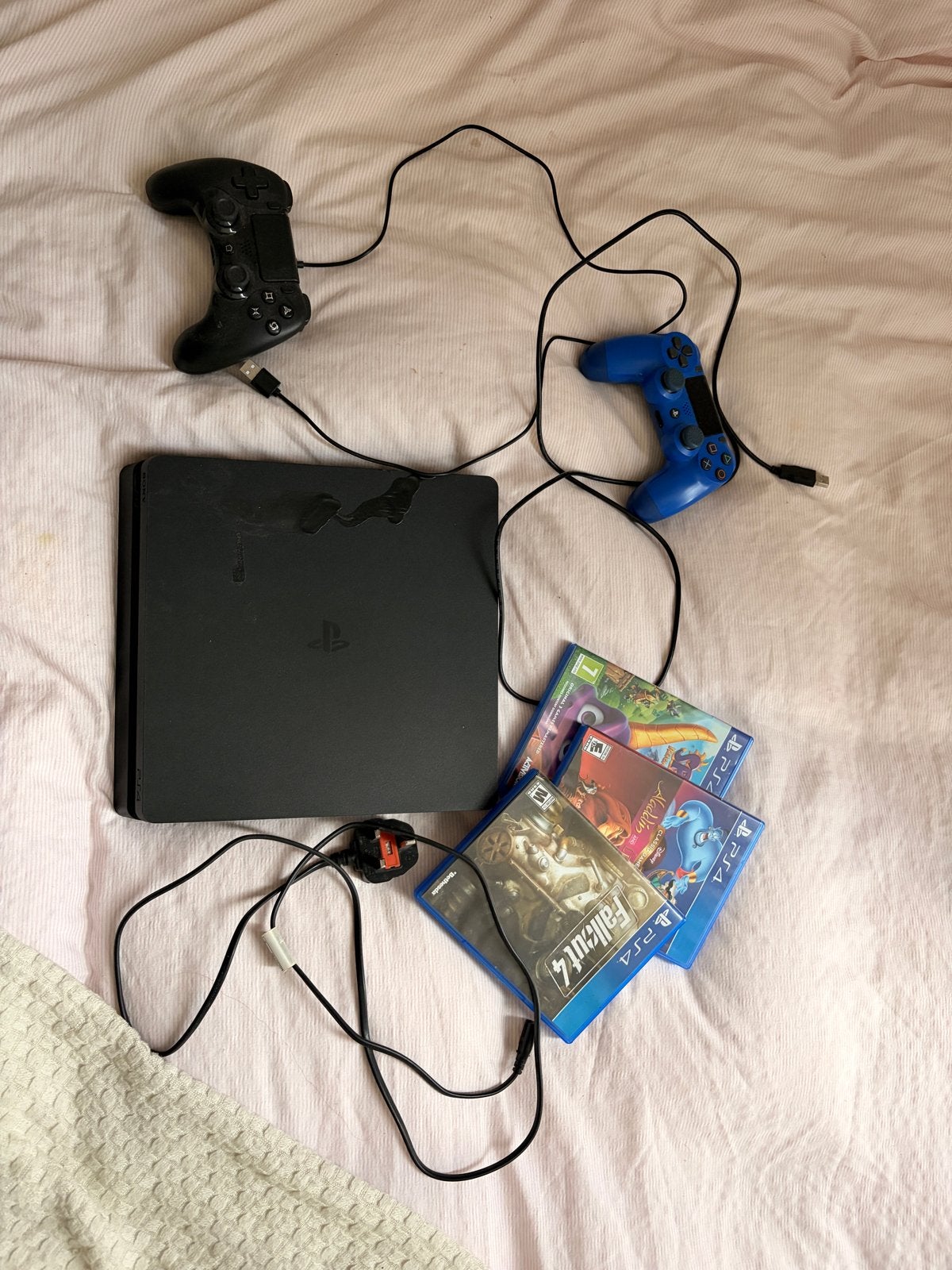 PlayStation 4 with 2 controllers & 3 games, Ophalen, Met 2 controllers, Slim, 500 GB