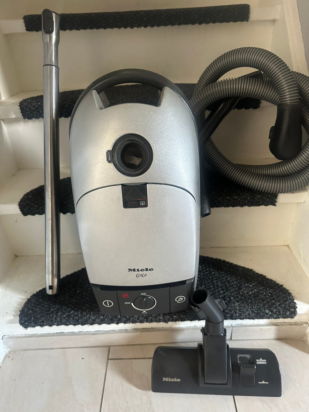Te koop goede nette stofzuiger van Mielie 1500w, Witgoed en Apparatuur, Stofzuigers, Ophalen of Verzenden, Zo goed als nieuw