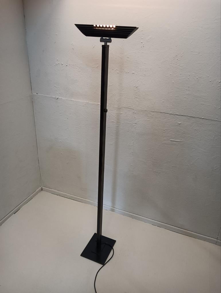 Franse Zwarte Vloerlamp met Verstelbare Kop, Ophalen, Modern minimalistisch, Gebruikt, Metaal