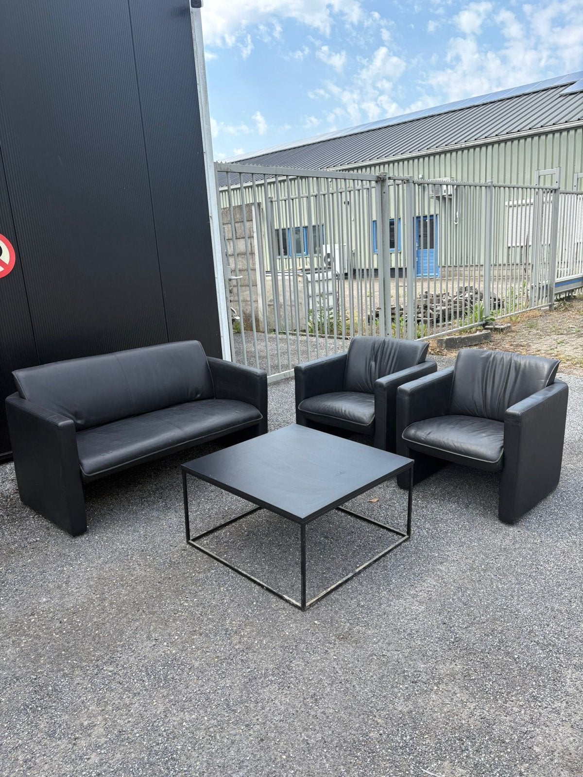 Leolux Fiabo set: tweezitsbank, fauteuils en salontafel, Ophalen, Gebruikt, 150 tot 200 cm, Tweepersoons