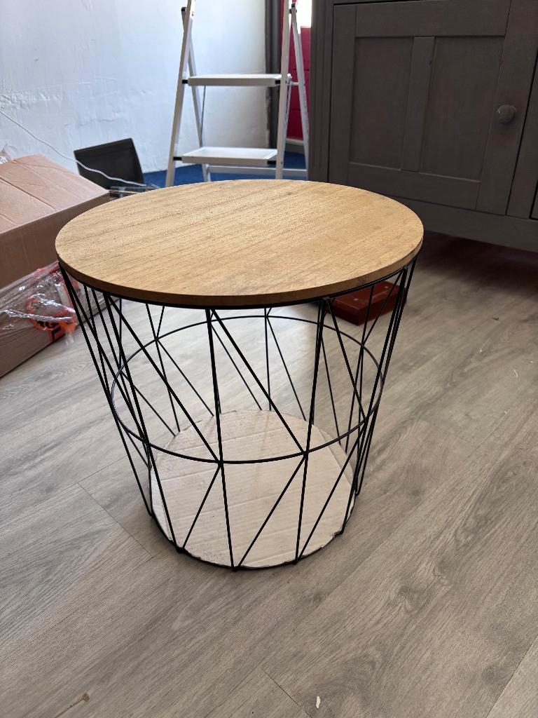 Bijzettafel met opbergfunctie., Minder dan 55 cm, Gebruikt, Metaal of Aluminium, Rond