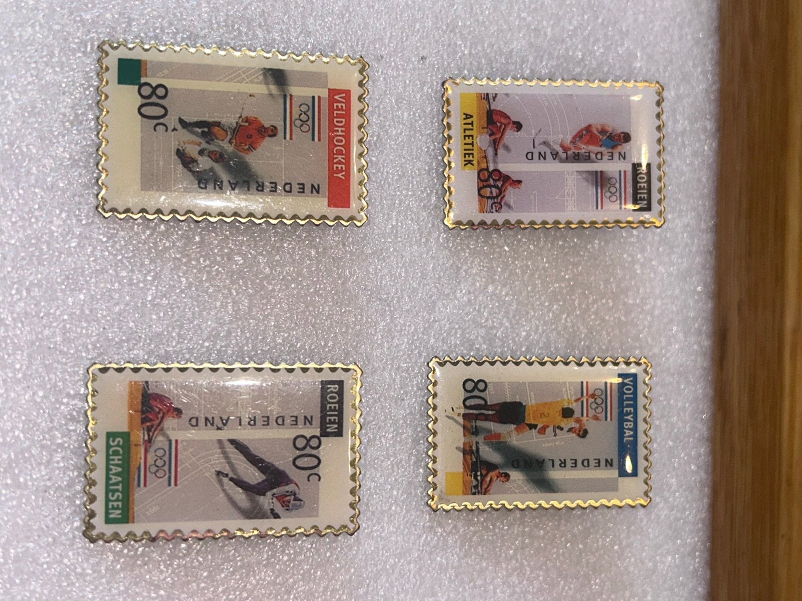 Olympische Spelen postzegelspelden - Veldhockey, Roeien, Sch, Verzamelen, Ophalen of Verzenden, Zo goed als nieuw, Sport, Speldje of Pin