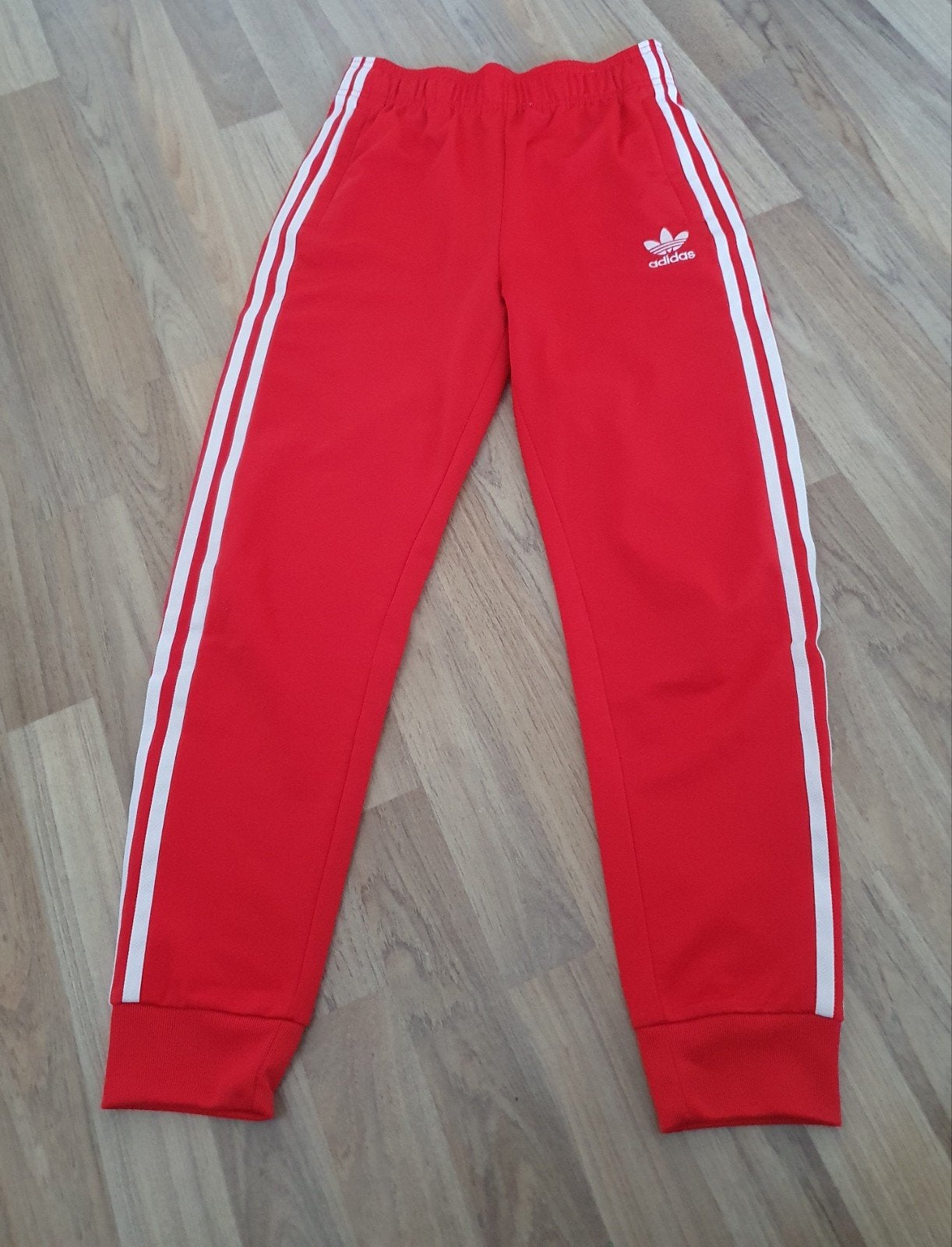 Adidas rode trainingsbroek - maat 158 (12-13 jaar), Broek, Adidas, Jongen of Meisje, Ophalen of Verzenden