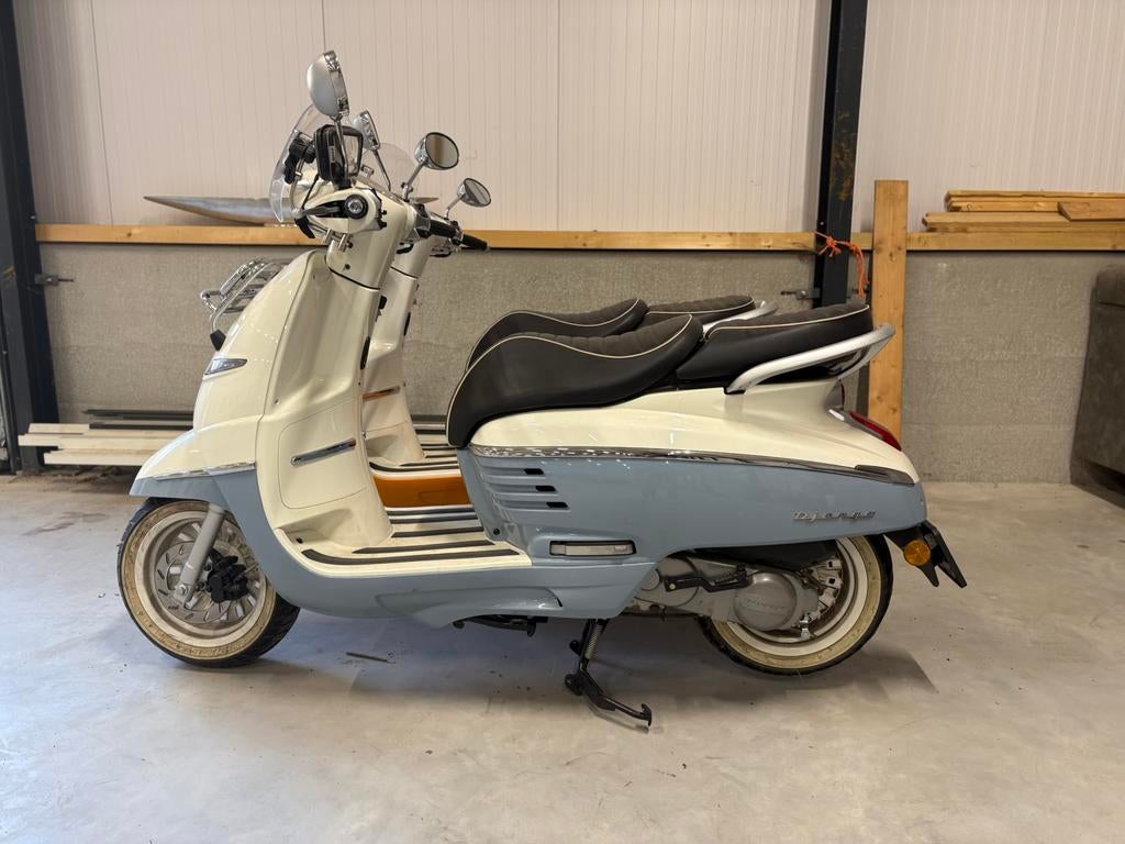 Peugeot Django Scooter blauw 4 tact, Fietsen en Brommers, Scooters | Overige merken, Ophalen, Maximaal 45 km/u, Zo goed als nieuw