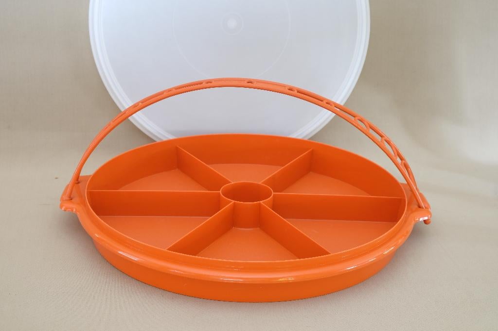 tupperware ronde hapjesschaal met deksel oranje  vintage, Huis en Inrichting, Keuken | Tupperware, Ophalen of Verzenden, Zo goed als nieuw