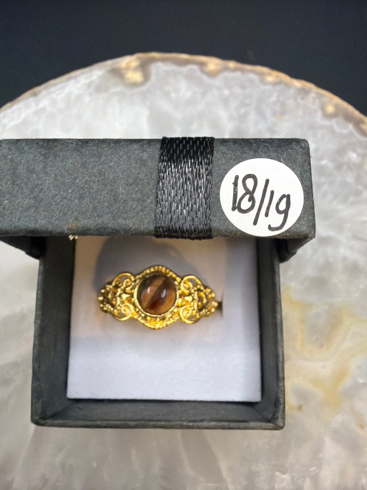 Vergulde Messing Ring met Tijgeroog Steen, Ophalen of Verzenden, Zo goed als nieuw, X, Dame of Heer