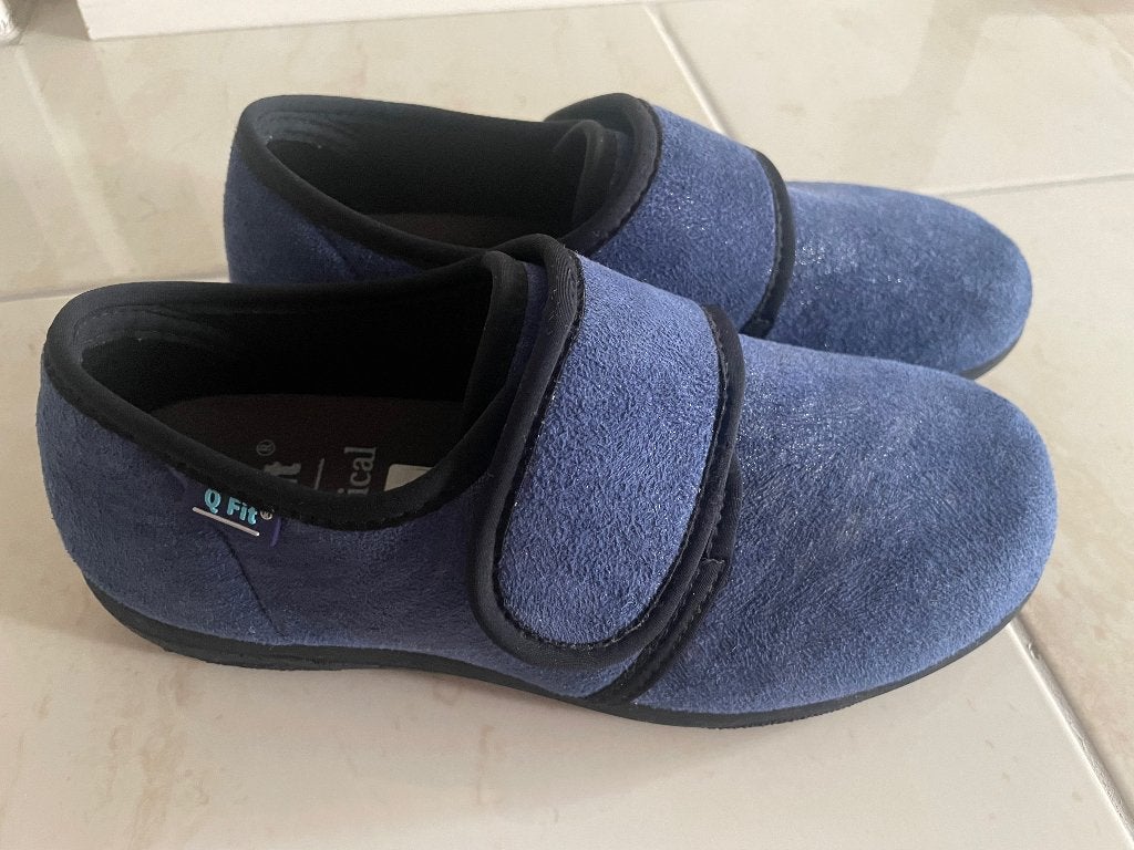 Q Fit Medical Dames Pantoffels Blauw Zilver, Blauw, Ophalen of Verzenden, Pantoffels of Sloffen, Gedragen