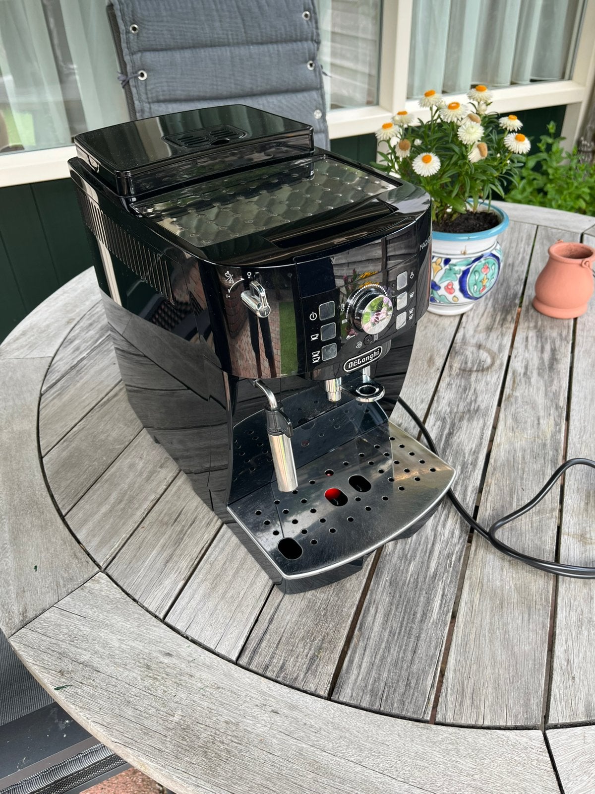 DeLonghi Magnifica S, Witgoed en Apparatuur, Koffiezetapparaten, 10 kopjes of meer, Ophalen, Zo goed als nieuw, Koffiemachine