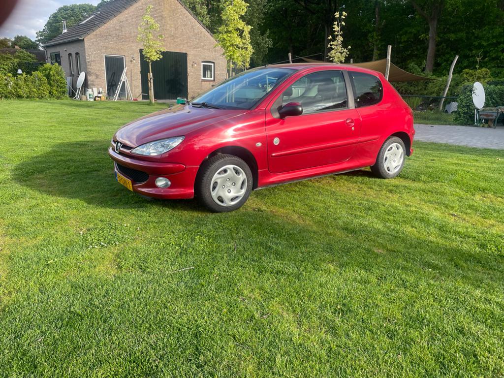 Peugeot 206 1.4 3D 2008 Rood, Auto's, Voorwielaandrijving, 31 €/maand, 4 cilinders, Origineel Nederlands