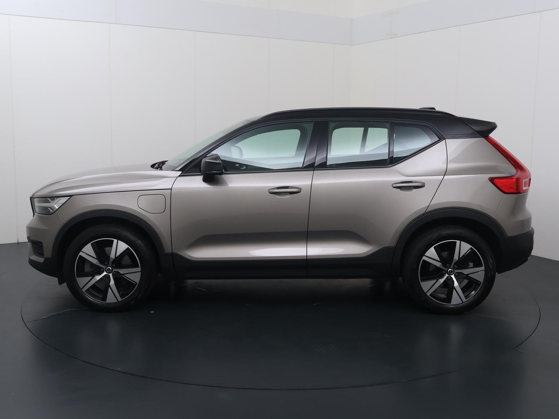 Volvo XC40 1.5 T4 Recharge R-Design | 211 PK | SoH 92% | Cru, Auto's, Volvo, 12 maanden, Stof, Euro 6, 1712 kg