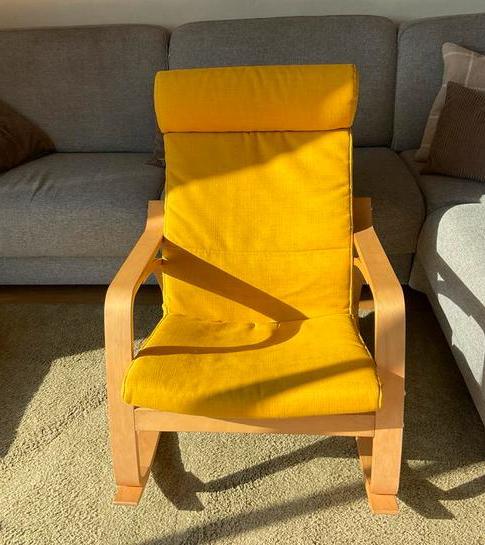 Ikea Poäng berkenfineer schommelstoel met geel kussen, Gebruikt, Overige kleuren, Ophalen of Verzenden, Eén