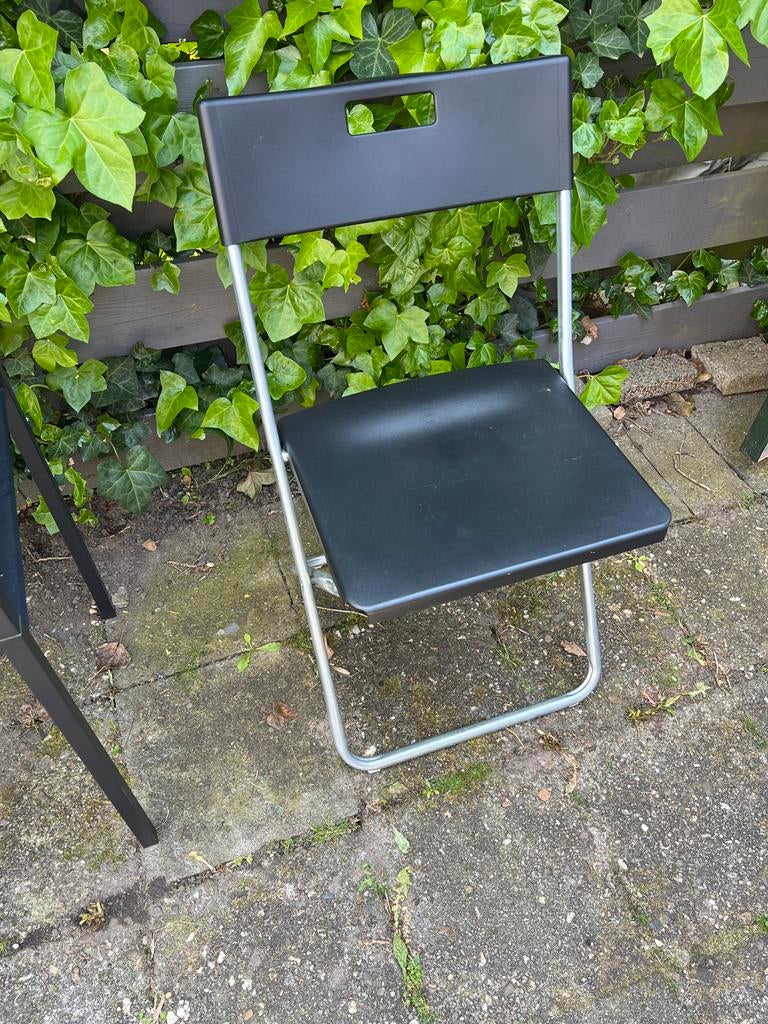 Zwarte opvouwbare stoel - Handig en compact, Huis en Inrichting, Stoelen, Ophalen, Kunststof, Gebruikt, Zwart