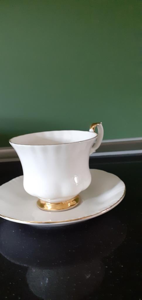 Royal Albert Val D'or kop en schotel, Ophalen
