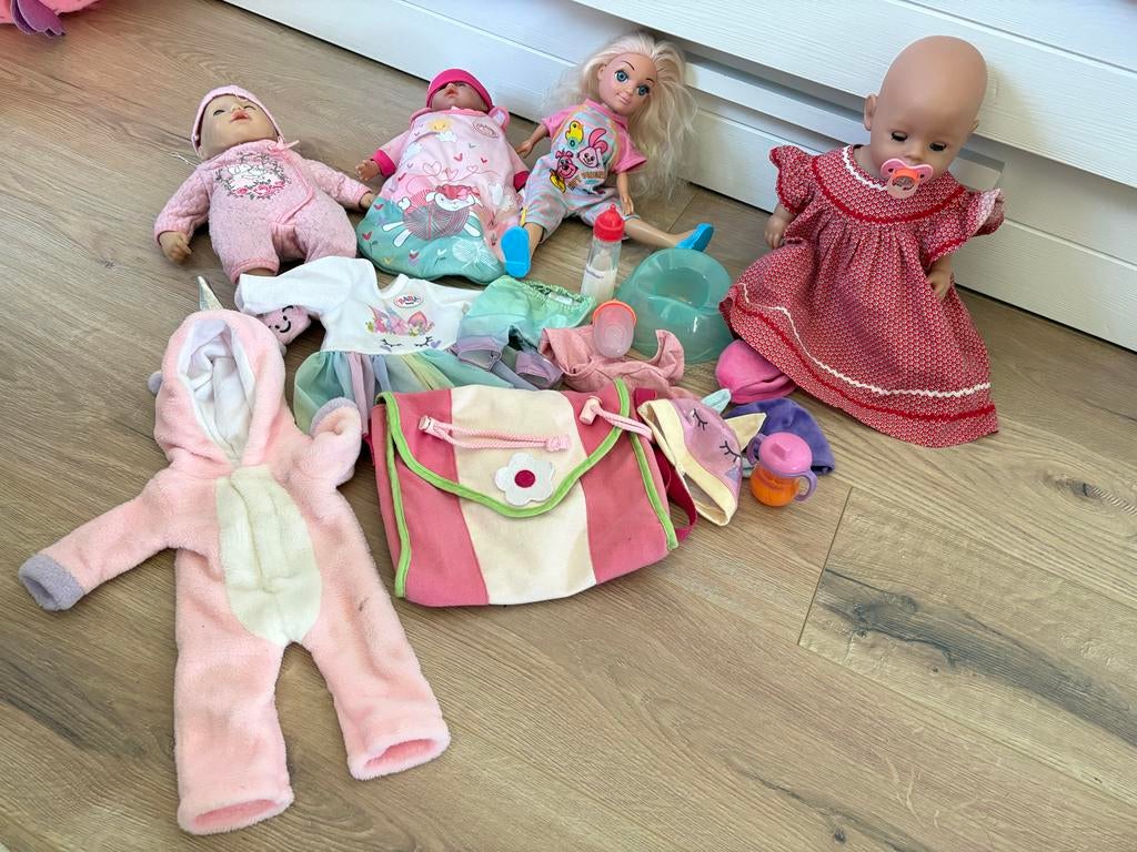 Poppen met poppenkleertjes en accessoires, Ophalen, Gebruikt, Babypop