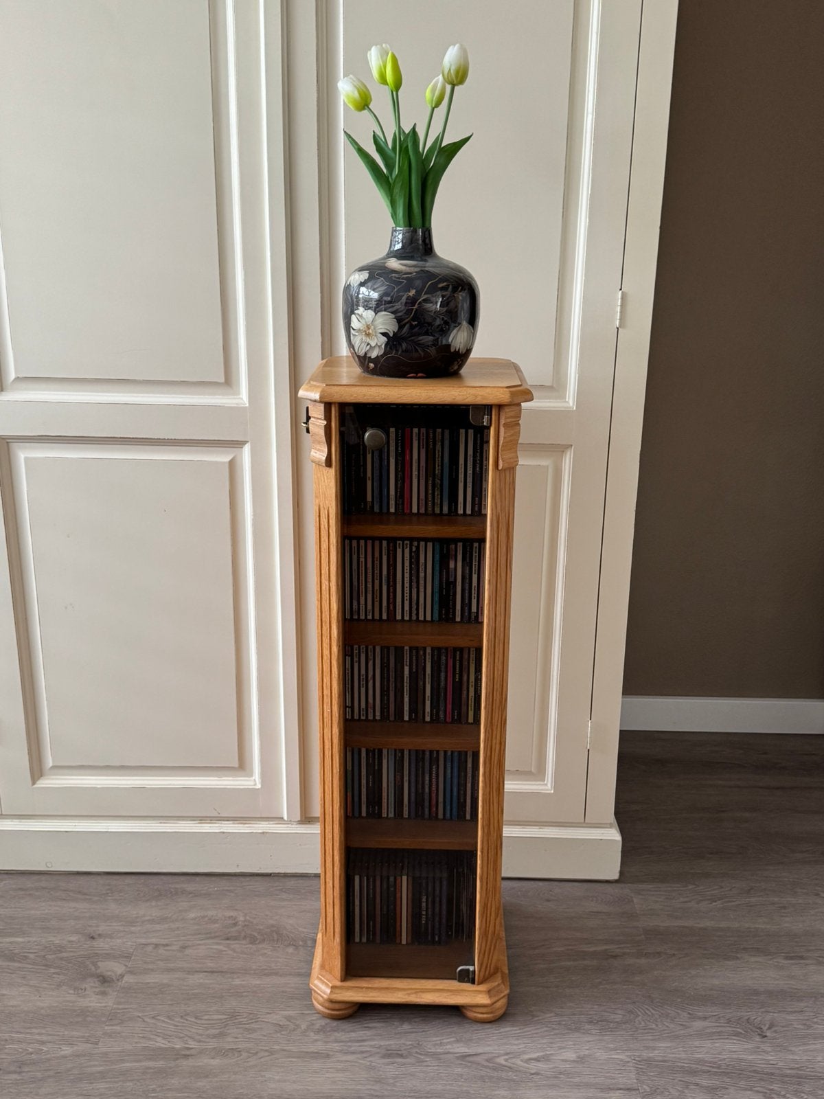 Massief licht eiken CD kastje / plantenzuil / vitrinekastje, Ophalen, Gebruikt, Hout, Cd's