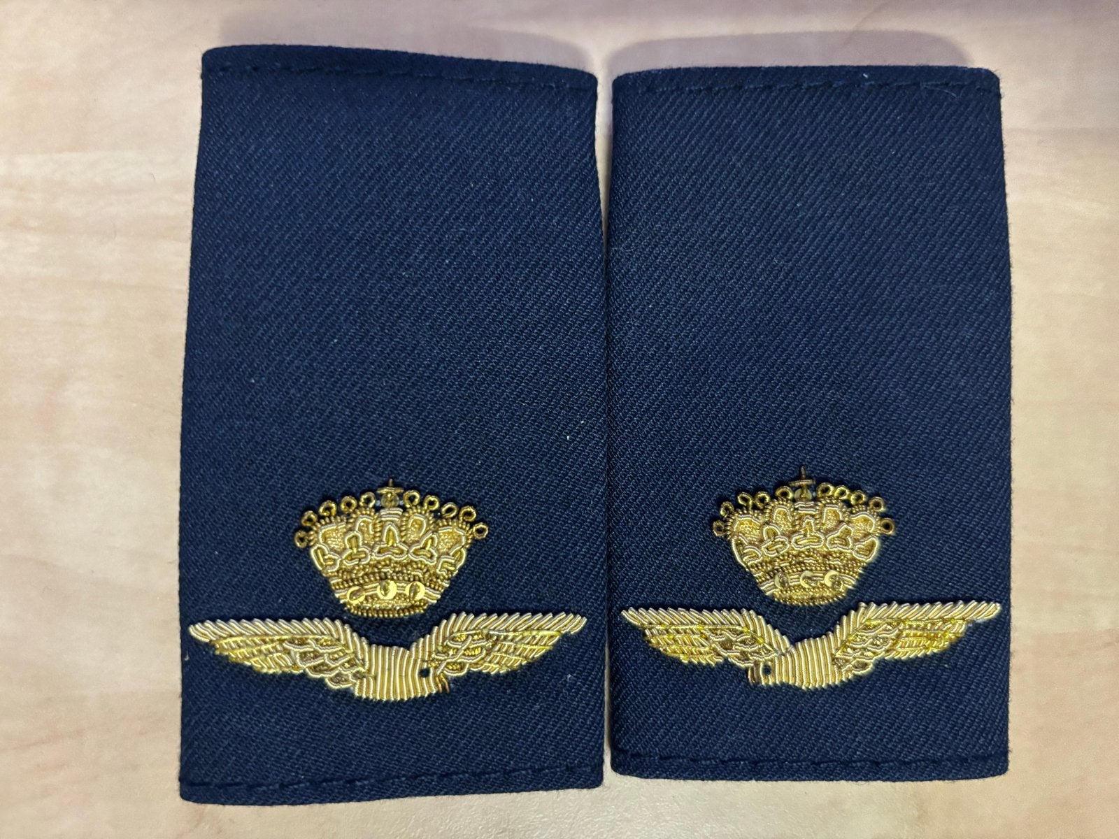 Luchtmacht rangen ceremonieel tenue handgebordeerd, Ophalen of Verzenden, Luchtmacht, Nederland, Embleem of Badge