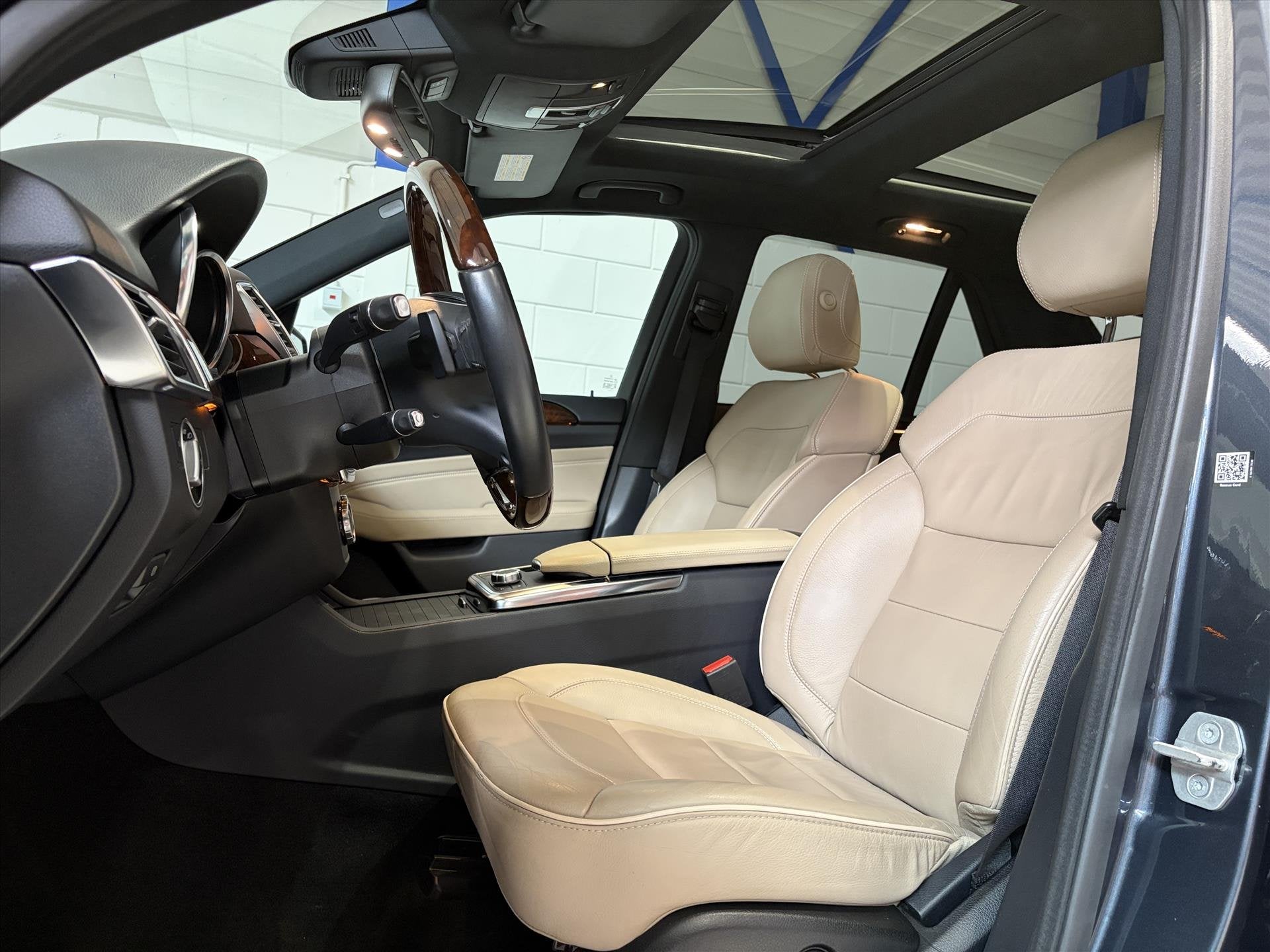 MERCEDES M-Klasse 350 306PK 7G 4Matic, 360 Cam, AMG-Line, Pa, Auto's, Gebruikt, Beige, Automatische klimaatregeling, Bedrijf