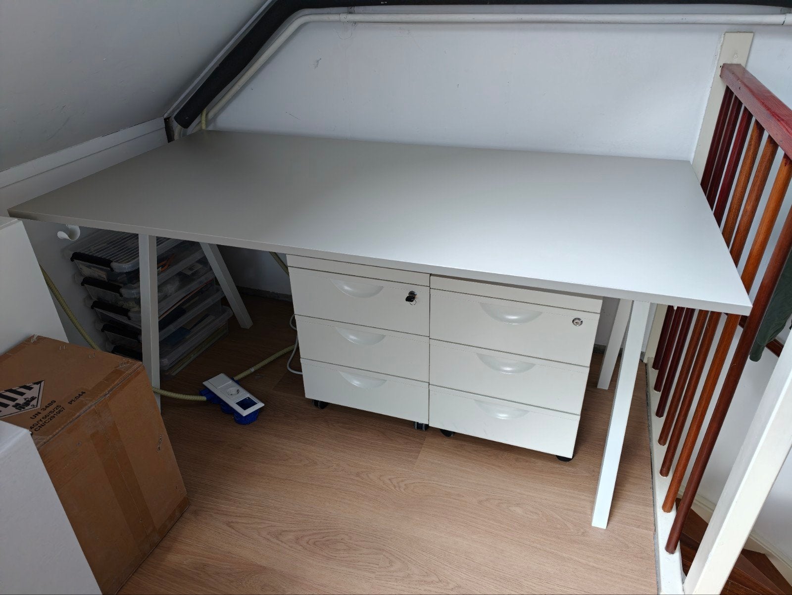 IKEA Trotten Bureau 160x80 cm wit/grijs, Ophalen, 160 cm, Zo goed als nieuw, IKEA