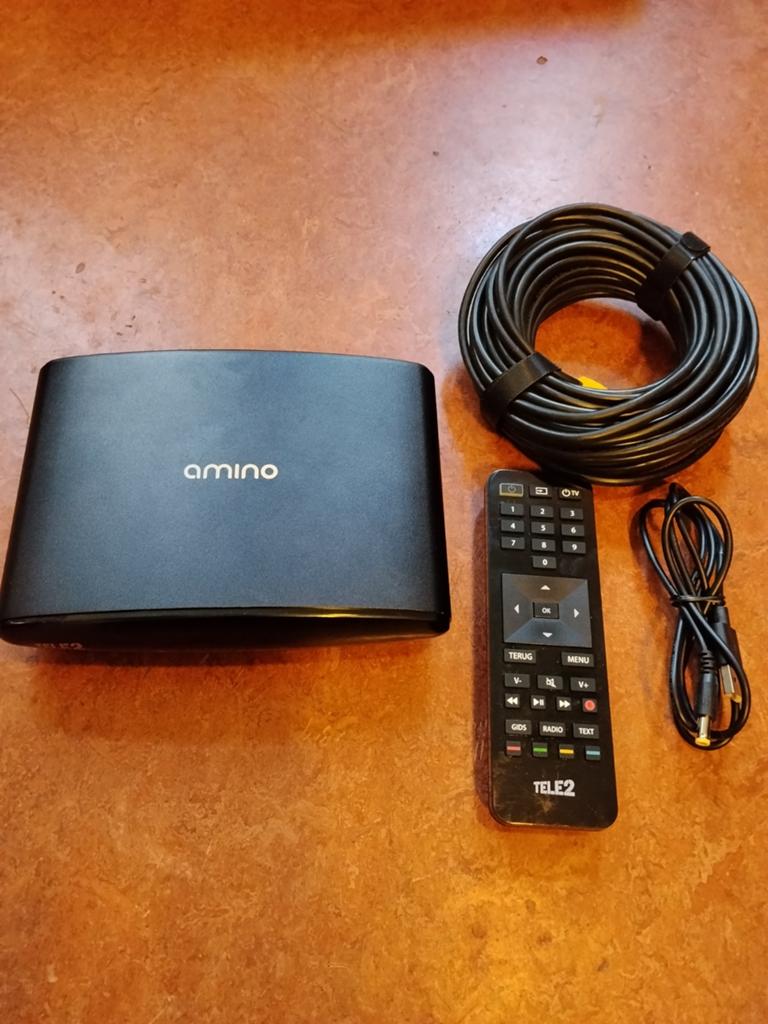 Amino Tele2 decoder met afstandsbediening en kabels, Ophalen of Verzenden, Gebruikt, Decoder