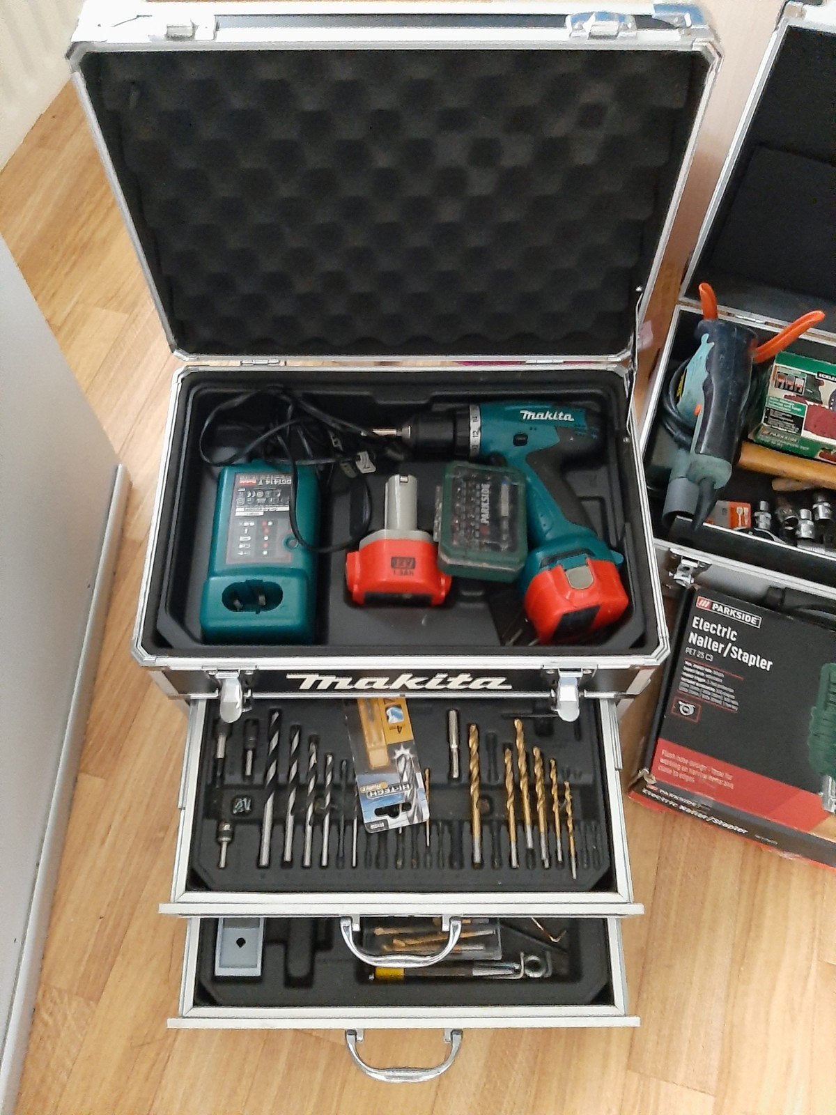 Makita accuboor in kist met 2 lades, Ophalen