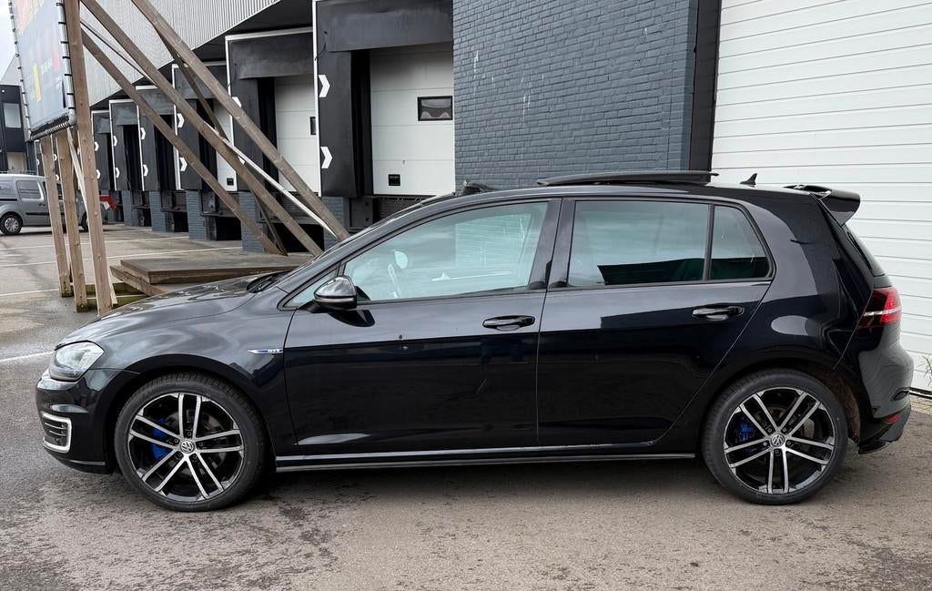 Volkswagen Golf 1.4 TSI GTE PANORAMADAK/KEYLES/LEDER/CAMERA/, Auto's, Volkswagen, 8 kWh, Automatische klimaatregeling, Gebruikt