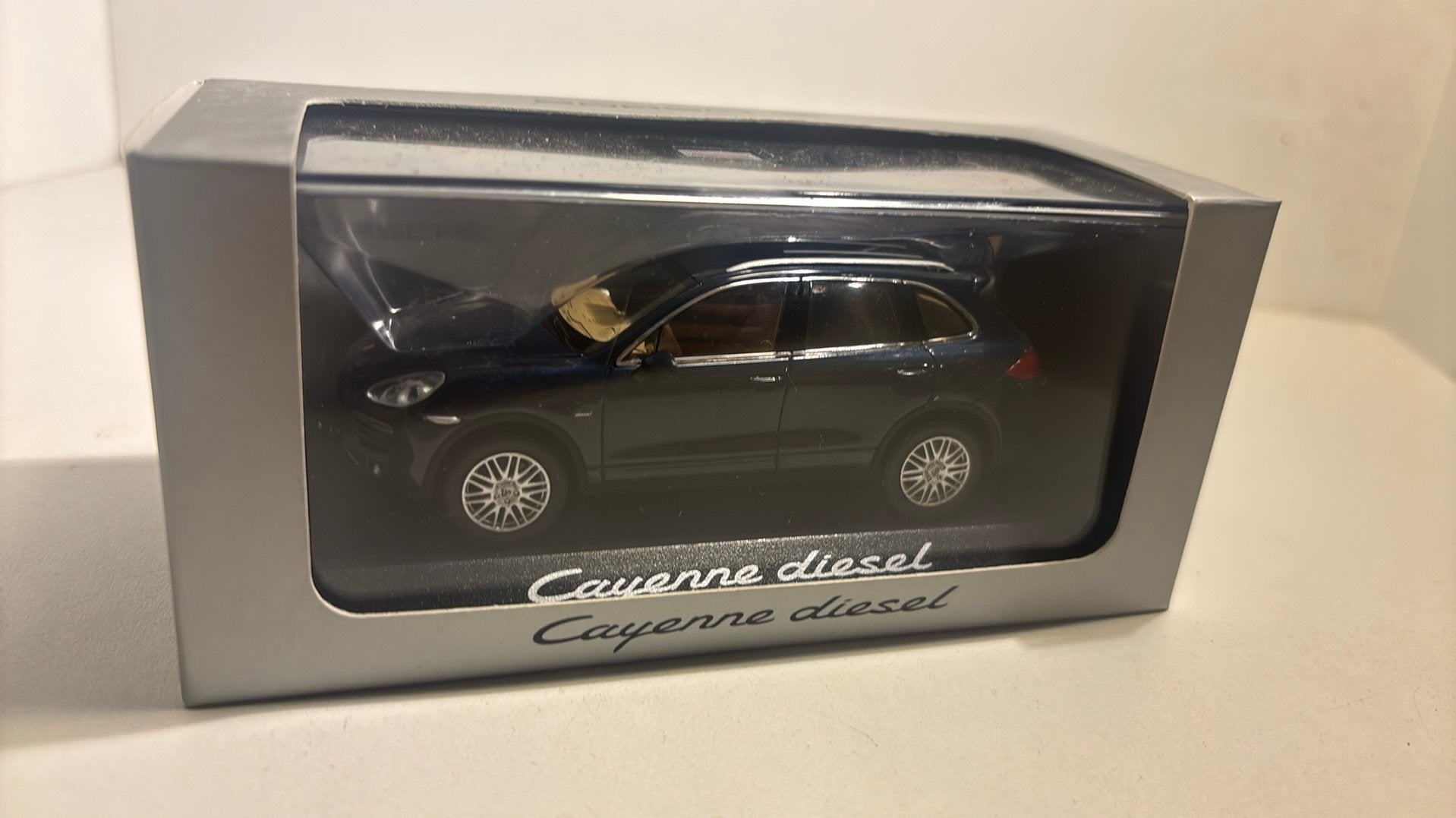 Porsche cayenne diesel bleu minichamps 1.43, Auto, Ophalen of Verzenden, MiniChamps, A